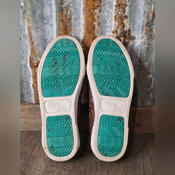 Reba by Justin® Exclusive Susie Floral casual sneaker in brown- Size 9m - Picture 4 of 6